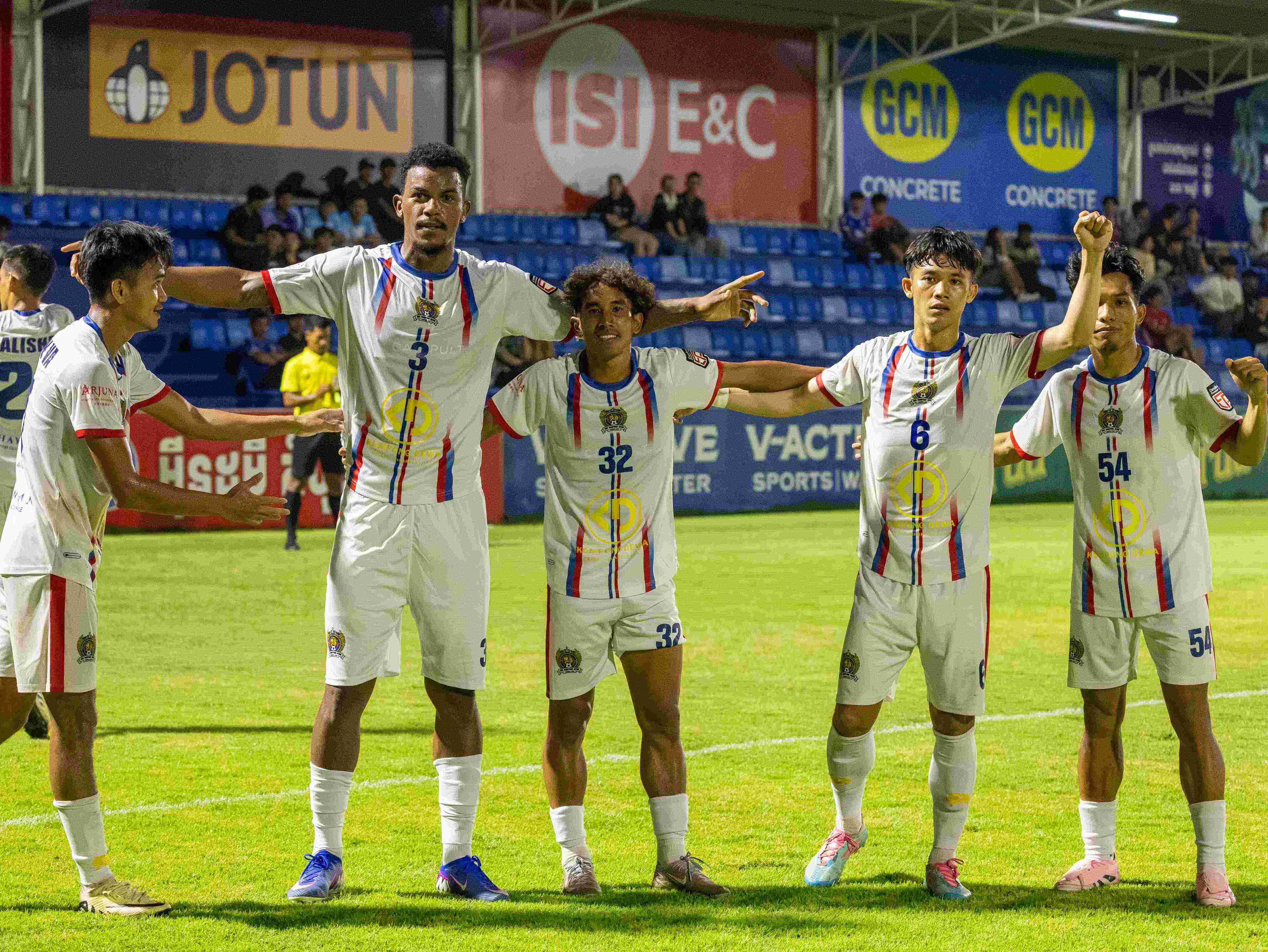 MOI Kompong Dewa advanced to the Top 6 after defeating ISI Dangkor Senchey 2–0.